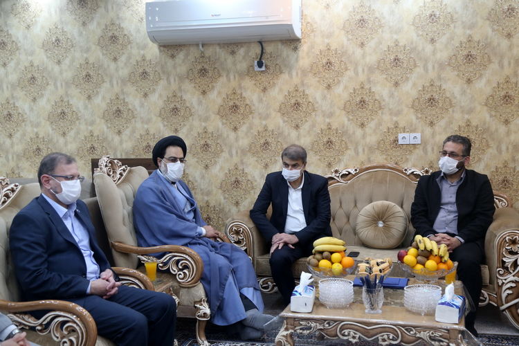 دیدار مدیرعامل سازمان آب و برق خوزستان با خانواده شهدا